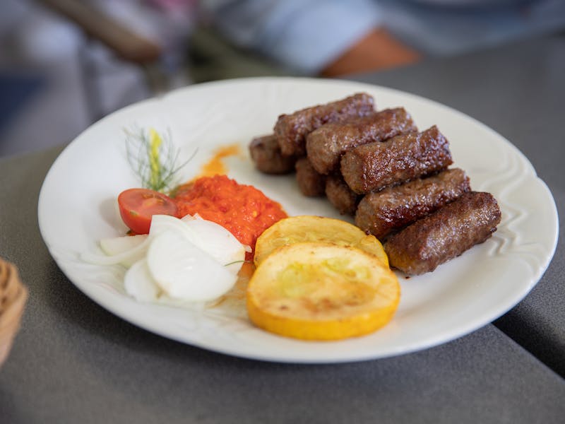 **Recepti za Tradicionalna Balkanska Jela: Sarma, Pita i Čevapi - Ukusi Koji Oduševljavaju** - Fourth Image